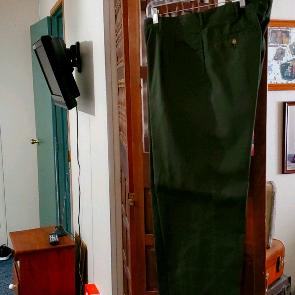 Men's green kaki dress pants